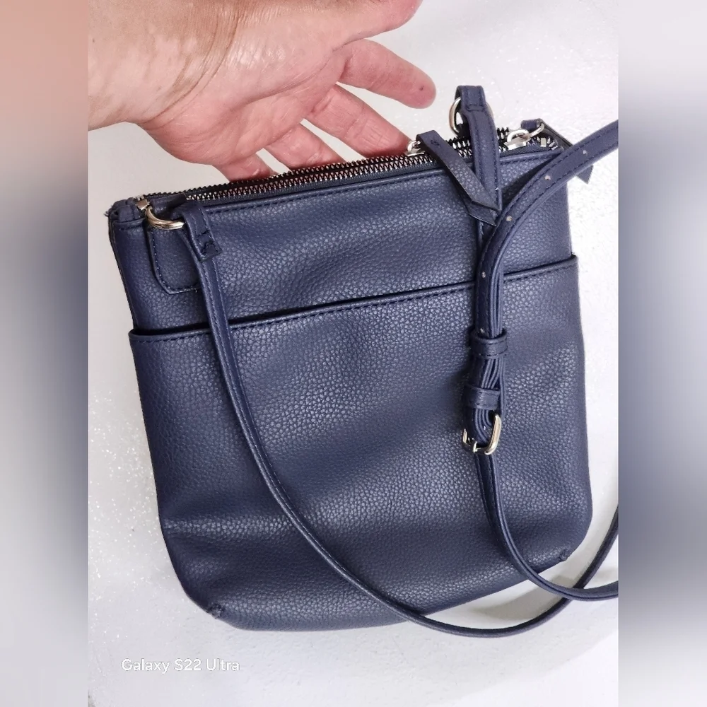 Kenneth Cole Reaction Blue Crossbody Bag with Modern Design - Picture 4 of 8
